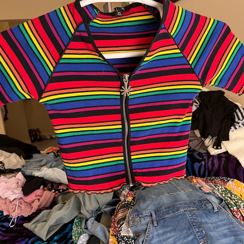 Delia’s zipper front crop top